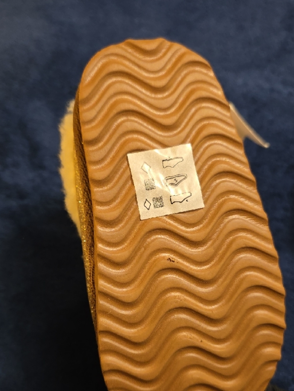 NWT Ralph Lauren Gold Glitter Slip-On Slippers with Cream Shearling - Picture 3 of 4